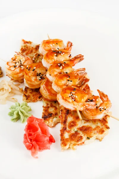 Shrimps on skewers — Stock Photo, Image