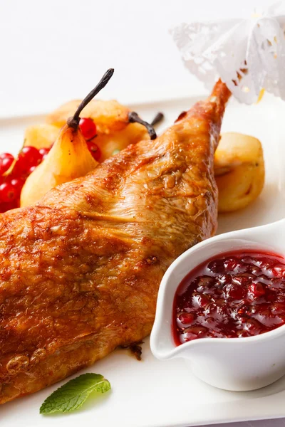 Garnished roasted turkey — Stock Photo, Image