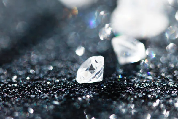 Diamantes sobre fondo negro — Foto de Stock