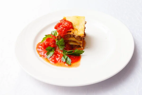 Italské lasagne na desce — Stock fotografie