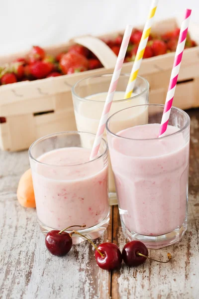 Glasses of fruit smoothie — Stock Photo, Image