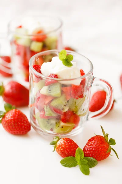 Fruit salad in cups — Stock Photo, Image