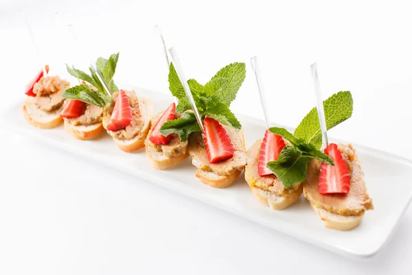 Appetizer with strawberries and mint — Stock Photo, Image