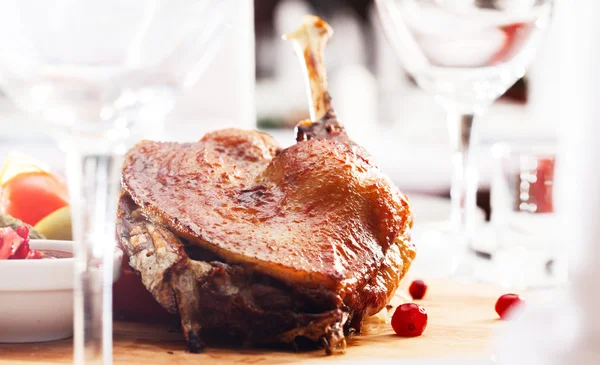 Goose on Christmas table — Stock Photo, Image