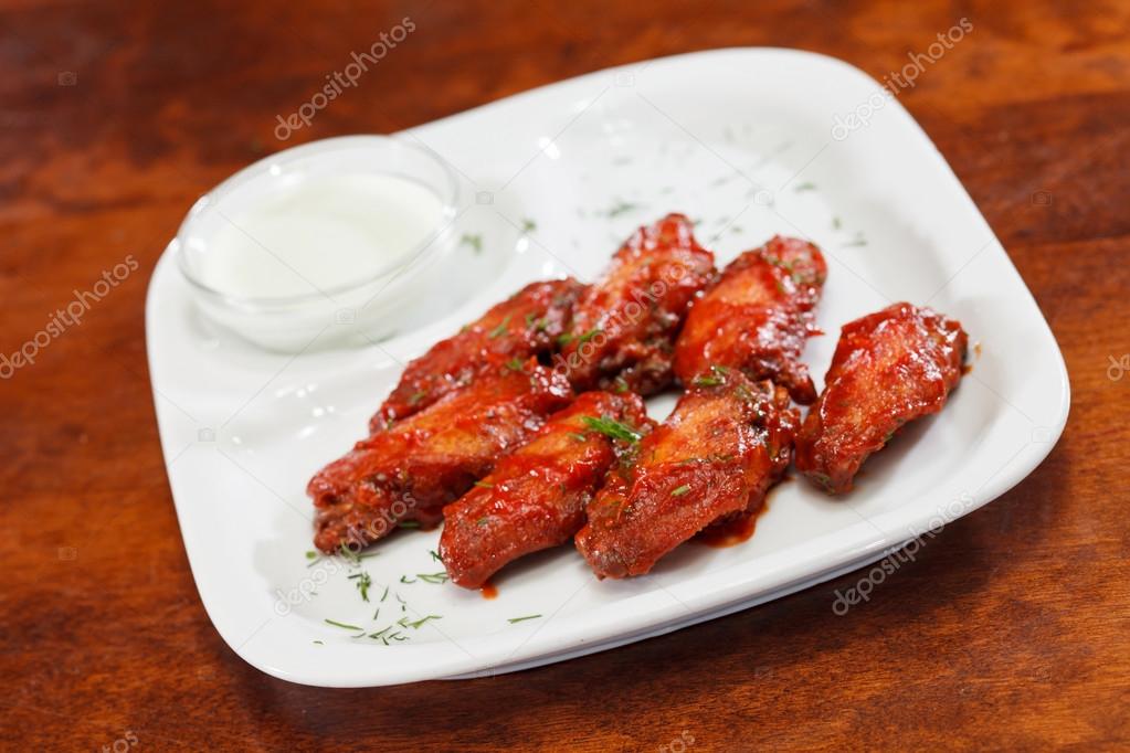 Chicken wings with sauce — Stock Photo © Shebeko #59918007