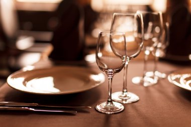 tablolar için yemek ayarla