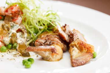 Rus salatası: bıldırcın