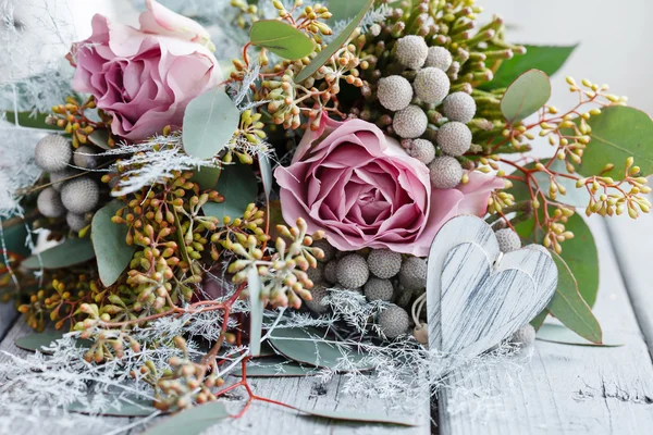 Romantisch boeket met roze rozen — Stockfoto