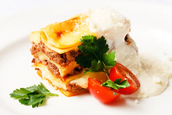 Traditionele lasagne met saus — Stockfoto