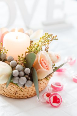 Çiçek ve mum dekorasyon
