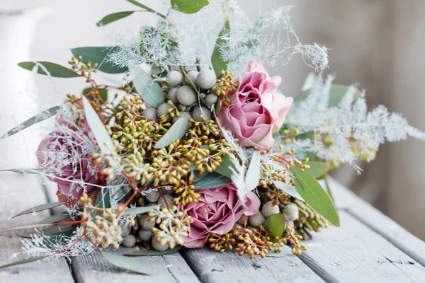 Romantischer Strauß mit rosa Rosen — Stockfoto