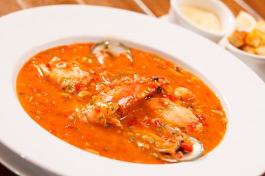 Deniz mahsulleri çorbası