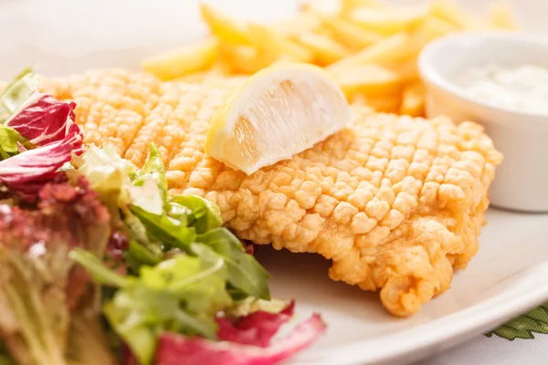 Fish with french fries potatoes — Stock Photo, Image