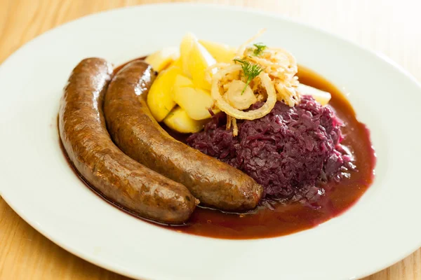 Würstchen mit Kartoffeln — Stockfoto