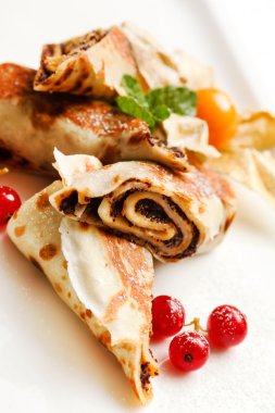 Çikolata ve çilek ile Pancakes