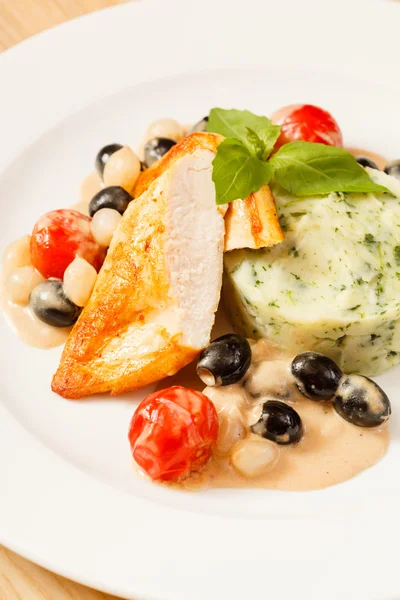 Chicken with mashed potatoes — Stock Photo, Image