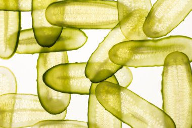 taze salatalık dilimleri