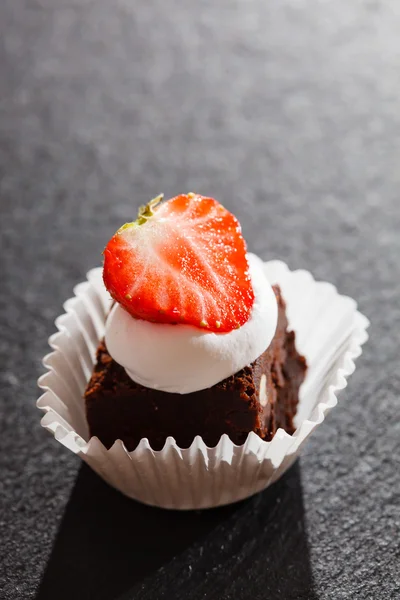 Brownie con fresa — Foto de Stock