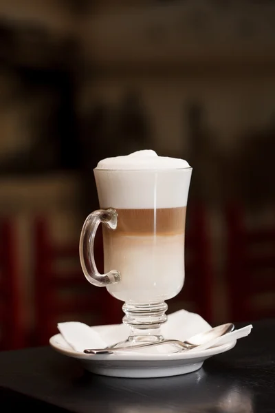 Glas latte macchiato — Stockfoto