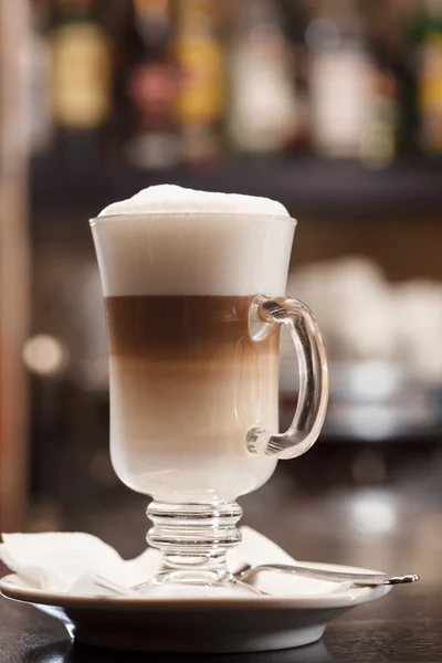 Glas av latte macchiato — Stockfoto