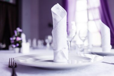 tablolar için yemek ayarla