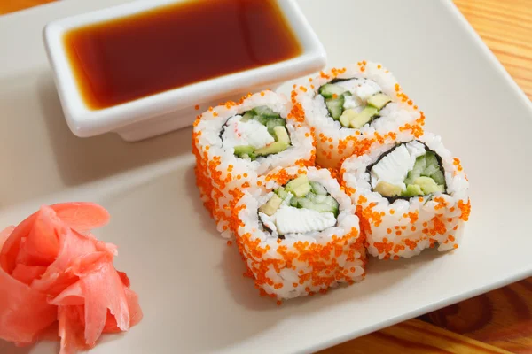 Savoureux sushi sur assiette — Photo