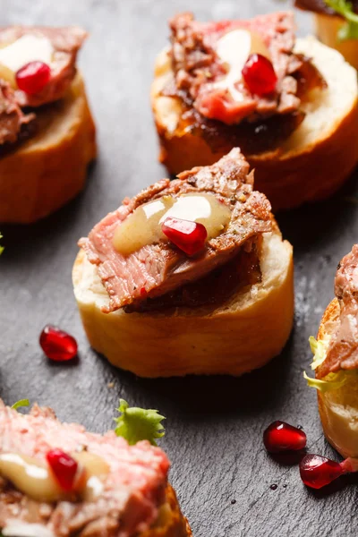 Canape with beef meat — Stock Photo, Image