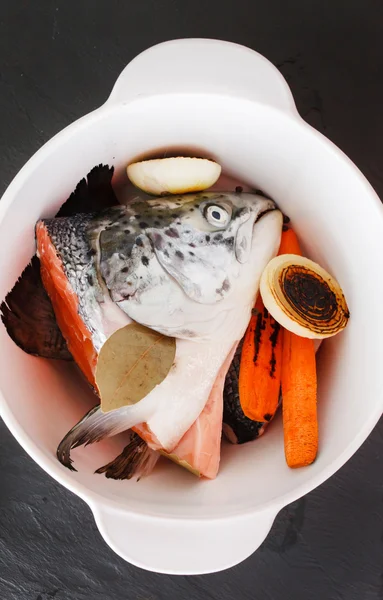 Syrového lososa na rybí polévku — Stock fotografie