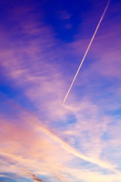 Laranja e azul céu por do sol — Fotografia de Stock