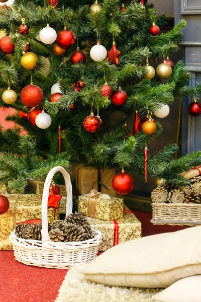 Christmas tree and presents — Stock Photo, Image