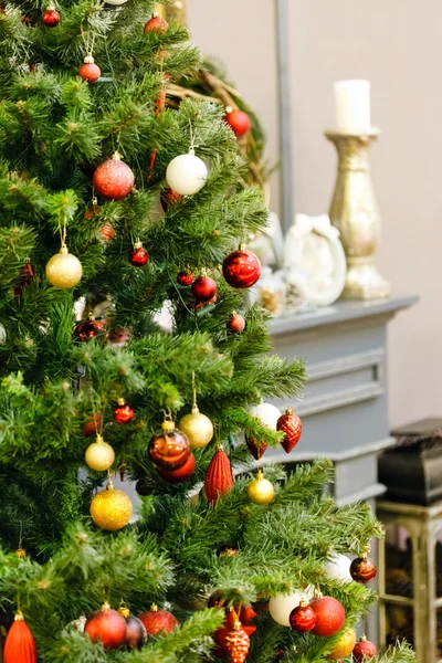 Albero di Natale decorato — Foto Stock