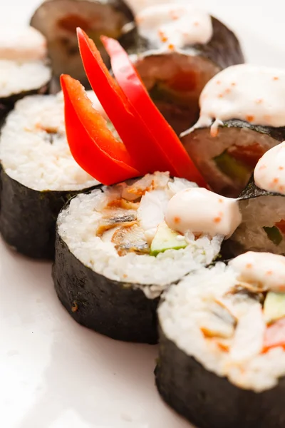 Rollos de sushi con salmón —  Fotos de Stock