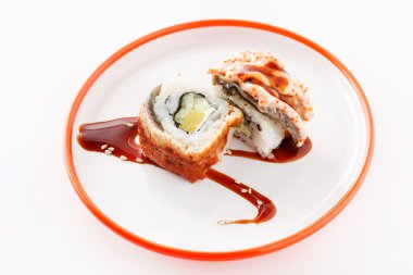 lezzetli suşi plaka üzerinde