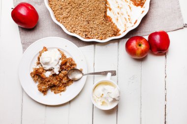 Elmalı dondurma ve dondurma.