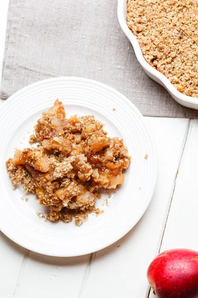 Apple crumble with ice cream — Stock Photo, Image