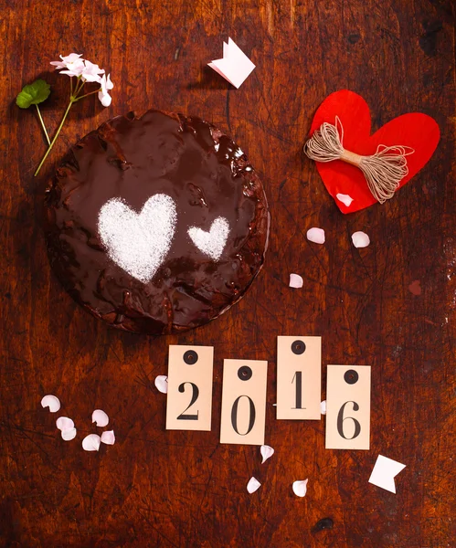 Pastel de chocolate con corazones —  Fotos de Stock