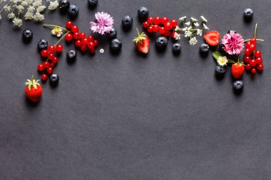 Yaz meyveler ve çiçekler