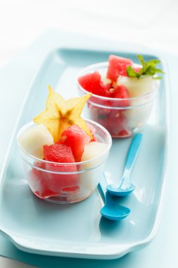 Meyve salatası fincan