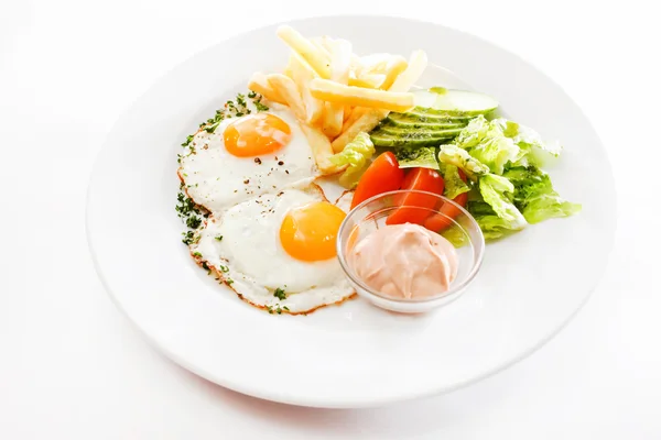 Yumurta ve domates ile Servis Kahvaltı — Stok fotoğraf