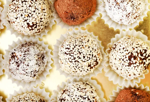 Homemade cocoa truffles — Stock Photo, Image