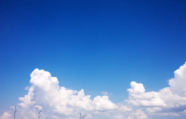 Parlak gökyüzü arka plan — Stok fotoğraf