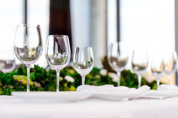 Wine glasses in a row — Stock Photo, Image