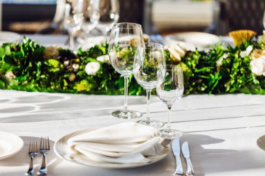 Lokantada servis yaptım.