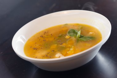 Bir kapta tavuk çorbası