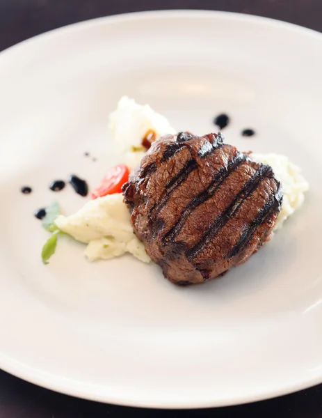 Bife com purê de batatas — Fotografia de Stock