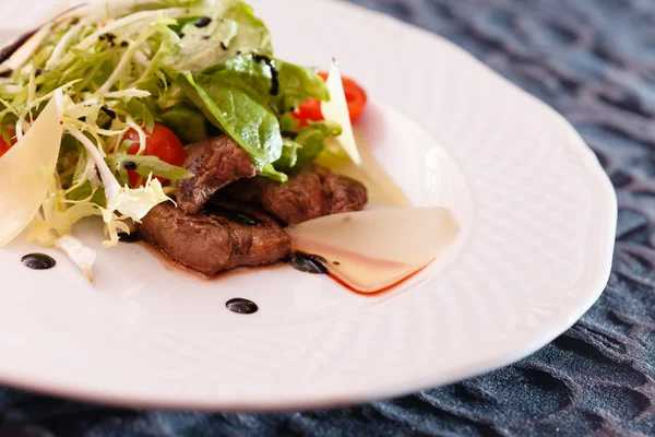 Fleisch mit Gemüse — Stockfoto