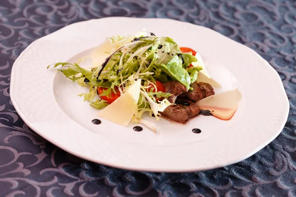 Carne con verduras — Foto de Stock