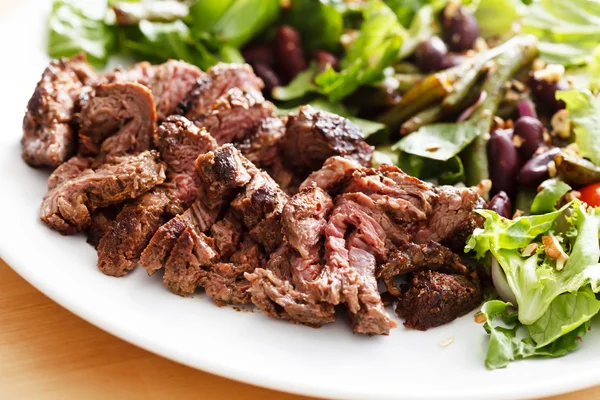 Beef with salad — Stock Photo, Image