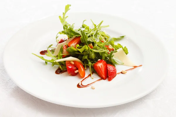 Ensalada con fresas — Foto de Stock