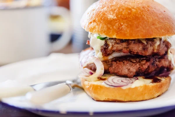 Tasty big burger — Stock Photo, Image